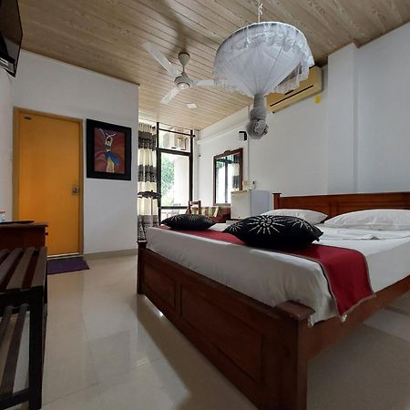 Lake Wave Hotel Anuradhapura Exterior foto