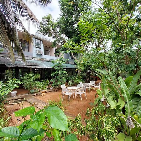 Lake Wave Hotel Anuradhapura Exterior foto