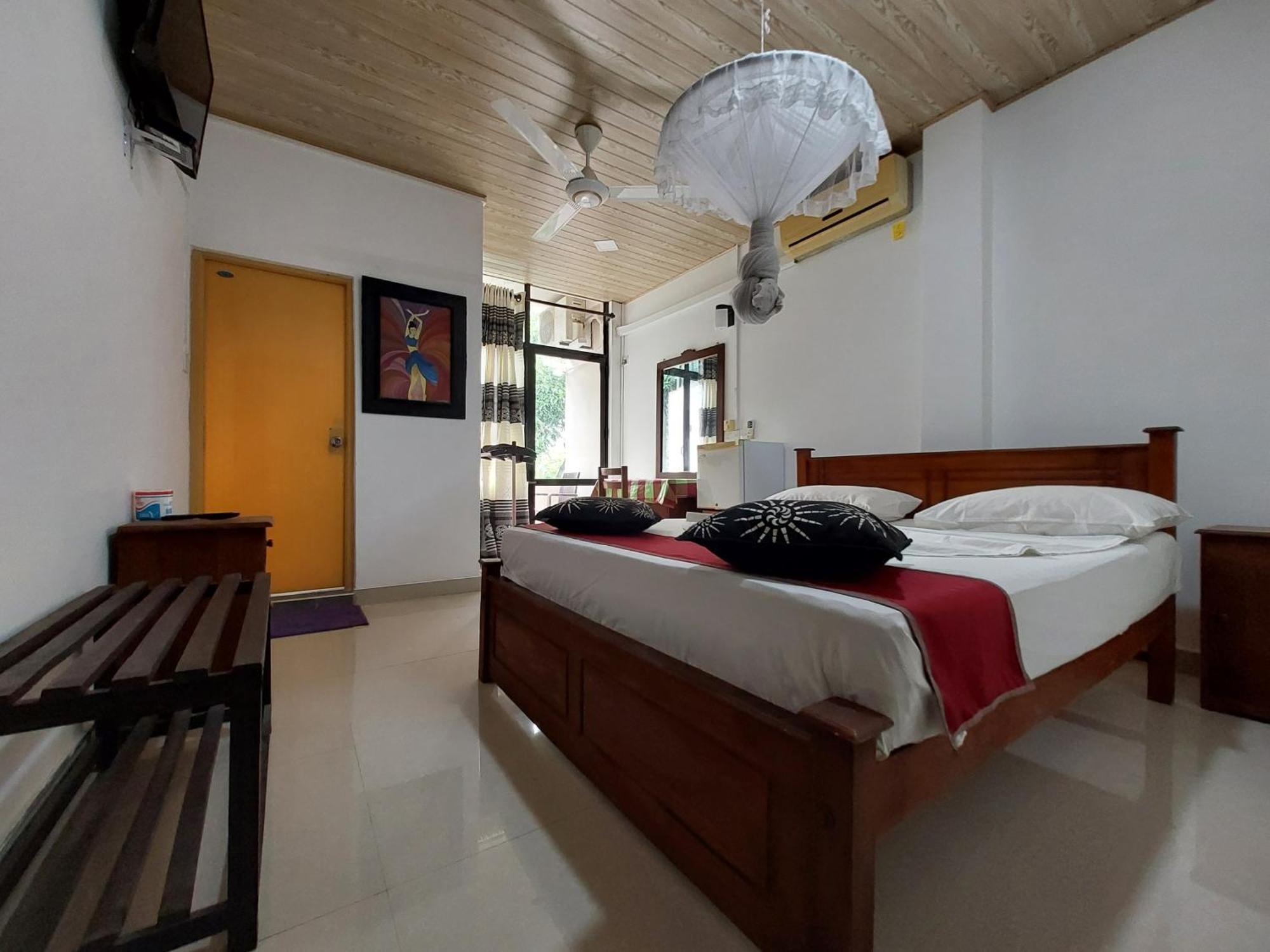 Lake Wave Hotel Anuradhapura Exterior foto