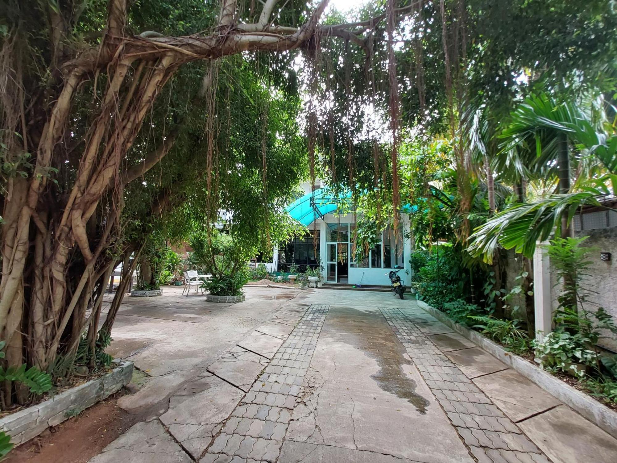 Lake Wave Hotel Anuradhapura Exterior foto