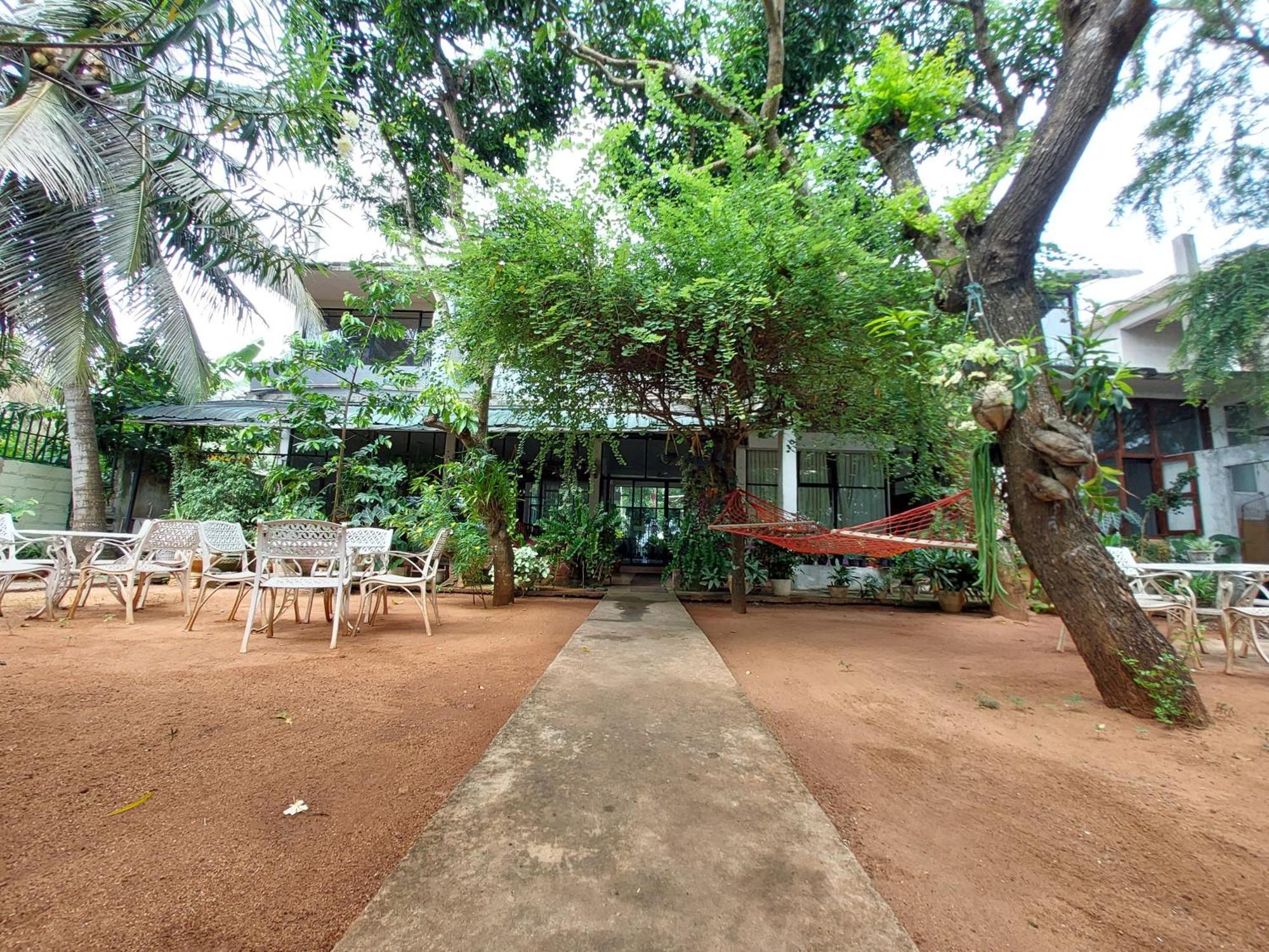 Lake Wave Hotel Anuradhapura Exterior foto