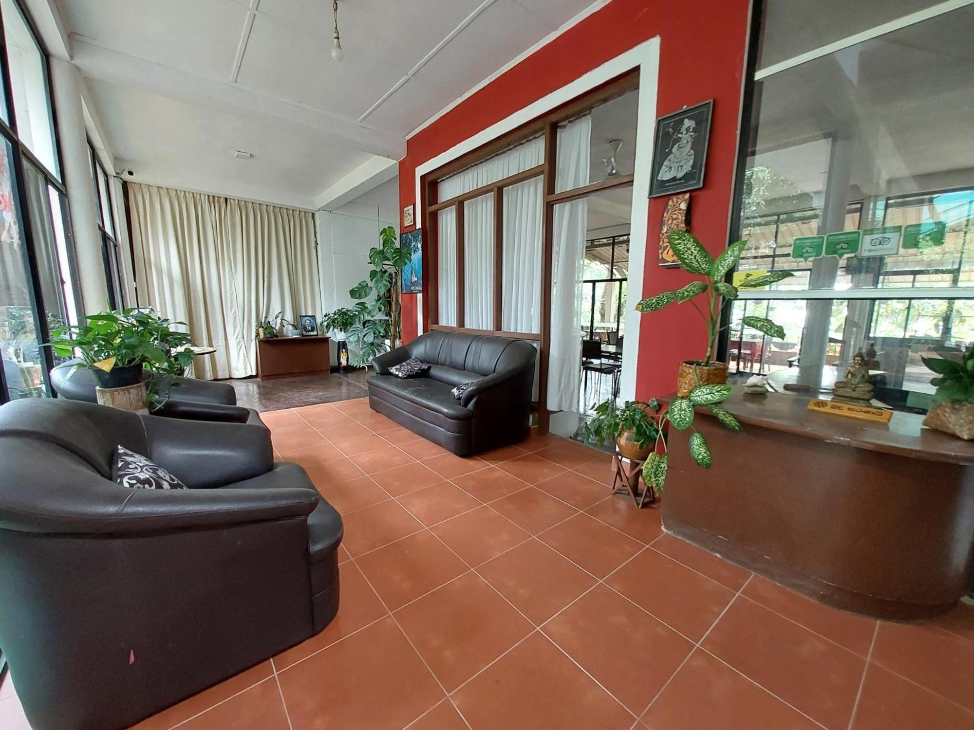 Lake Wave Hotel Anuradhapura Exterior foto
