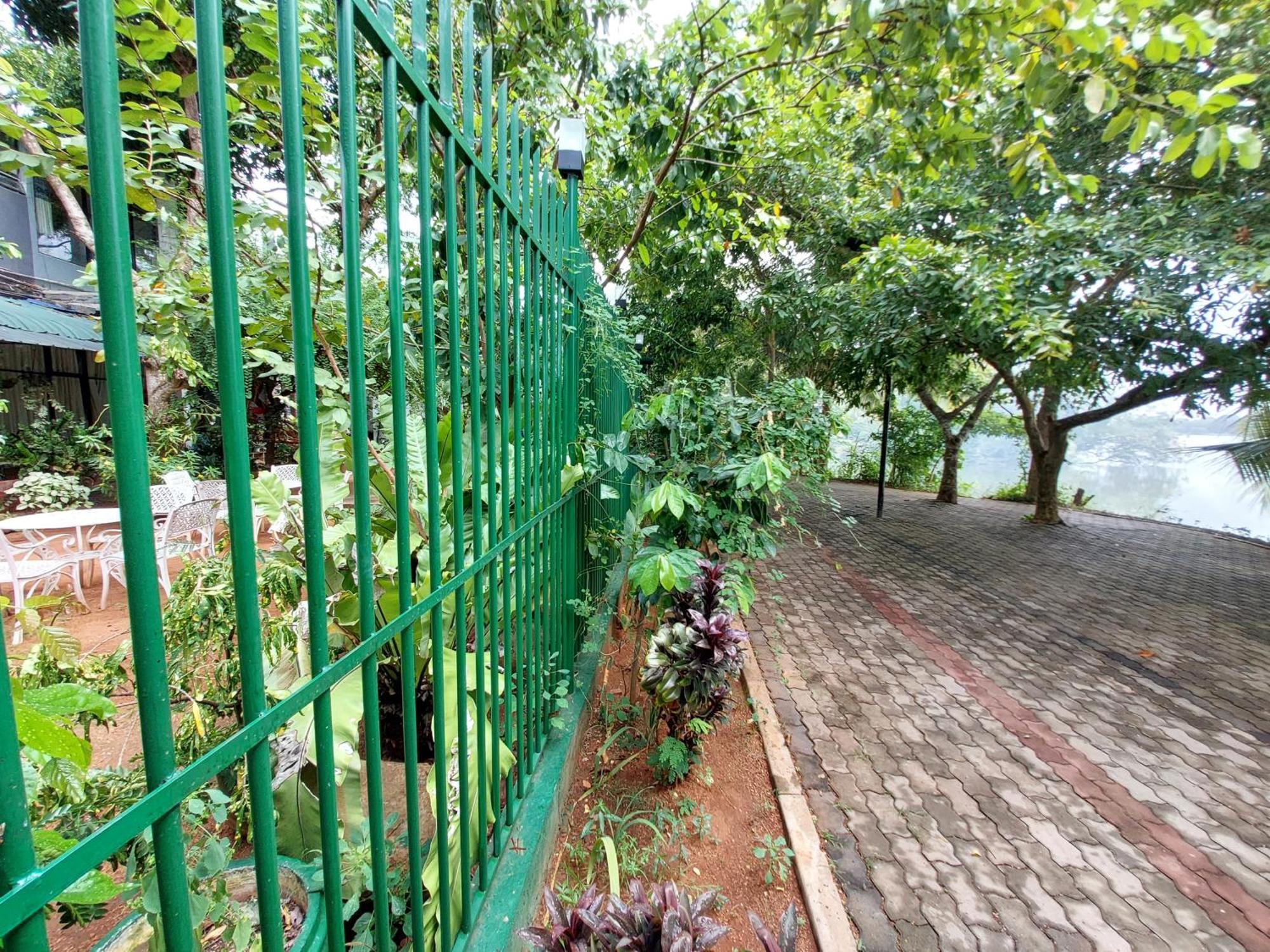 Lake Wave Hotel Anuradhapura Exterior foto