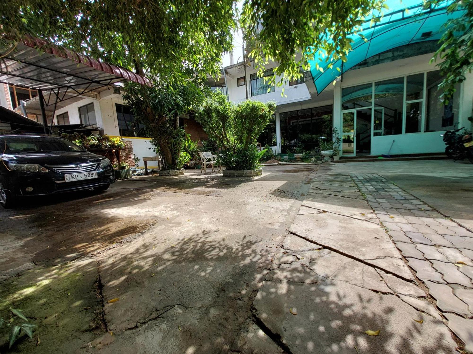 Lake Wave Hotel Anuradhapura Exterior foto