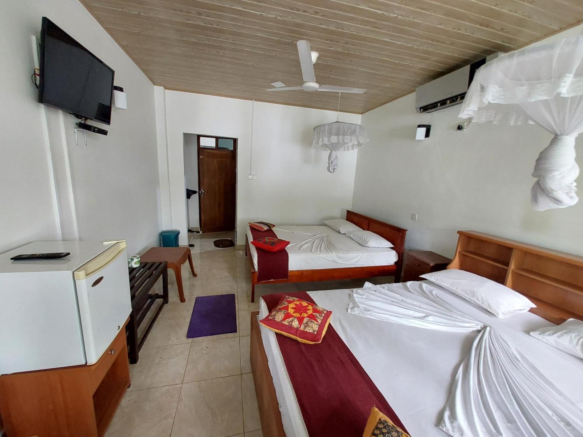 Lake Wave Hotel Anuradhapura Exterior foto