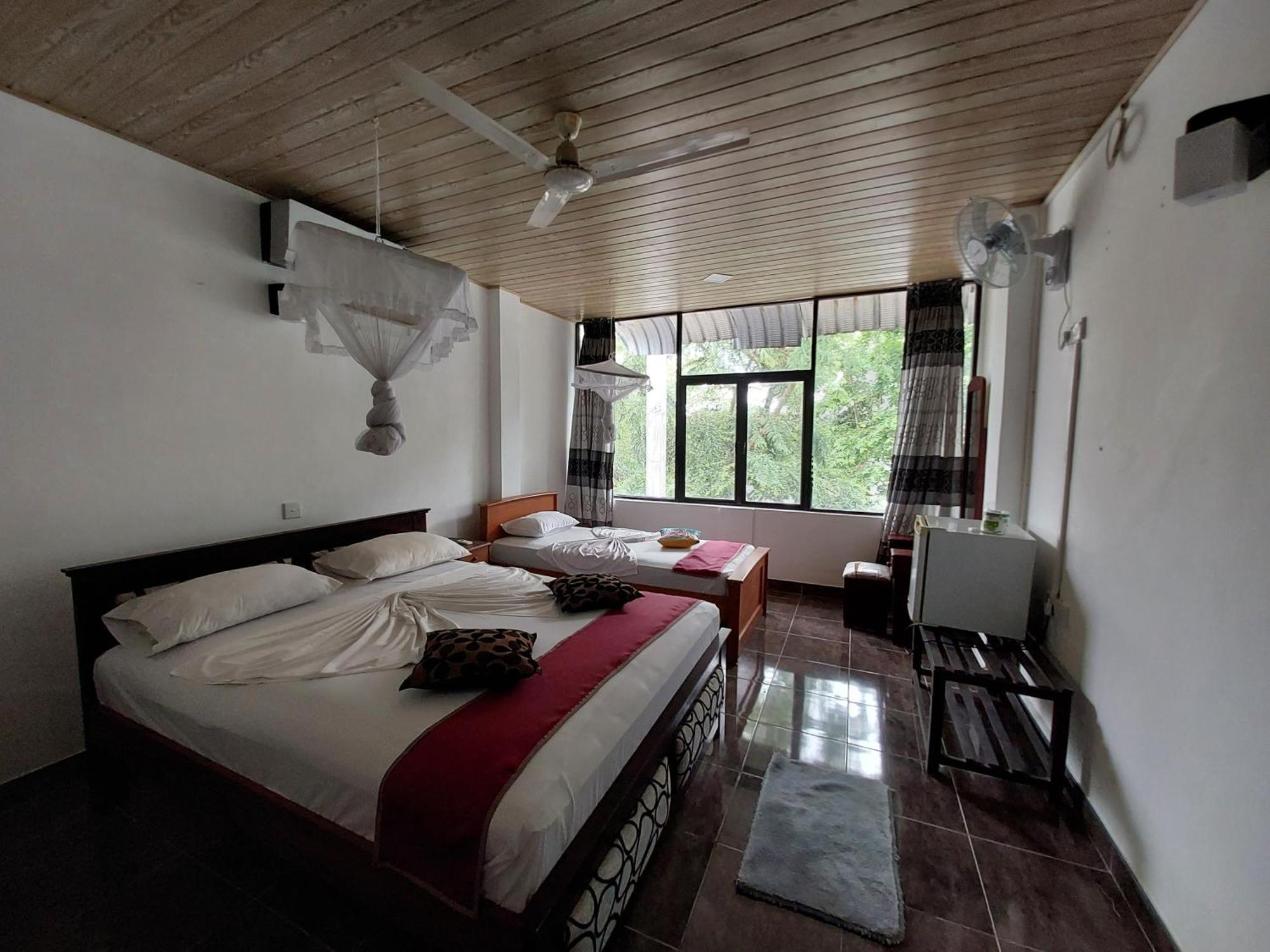 Lake Wave Hotel Anuradhapura Exterior foto