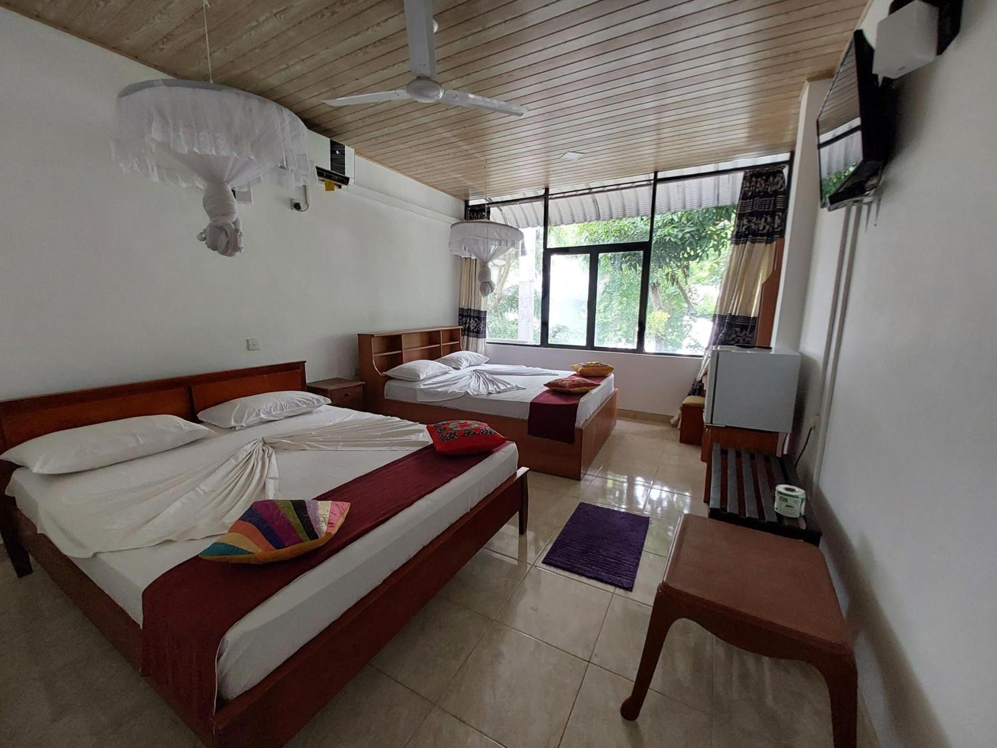 Lake Wave Hotel Anuradhapura Exterior foto