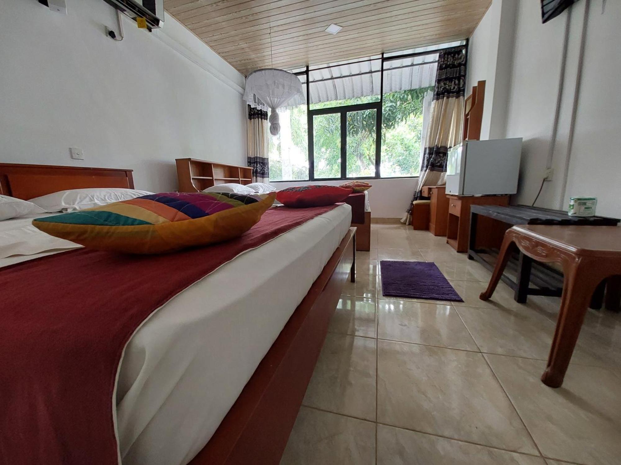 Lake Wave Hotel Anuradhapura Exterior foto